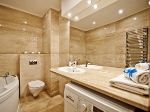 Apartment, 2 Schlafzimmer, Nichtraucher (Kasztanowa 9/8 ) | Badezimmer | Haartrockner, Handtücher, Toilettenpapier