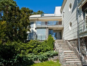 숙박 시설 입구