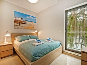 Departamento, 2 habitaciones, para no fumadores (Kasztanowa 9/8 ) | Tabla de planchar con plancha y ropa de cama 