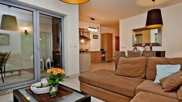 Apartment, 2 Bedrooms (Kasztanowa 9/3) | Private kitchen | Fridge, oven, stovetop, dishwasher