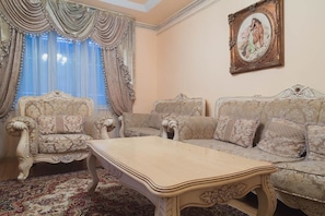 Grand Apartment, 1 Double Bed, Non Smoking | In-room safe, blackout drapes, soundproofing, iron/ironing board