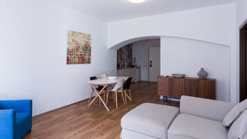 Apartment, 1 Schlafzimmer, zum Garten hin | Wohnbereich | Flachbildfernseher