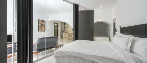 Superior appartement, 2 slaapkamers | Een kluis op de kamer, geluiddichte muren, gratis wifi, beddengoed