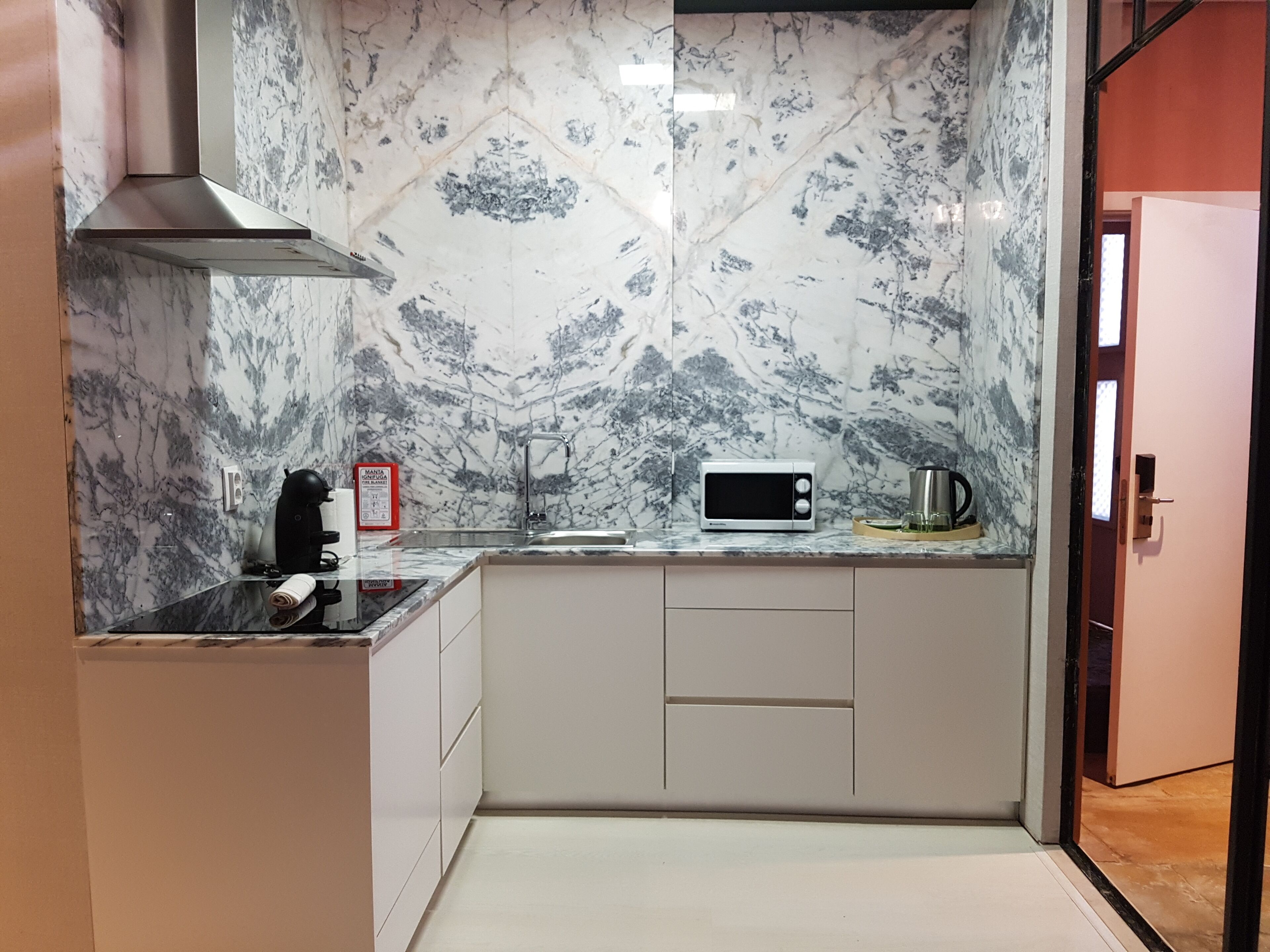 superior apartment, 1 bedroom | private kitchen | high chair