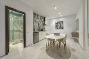 Superior Apartment, 2 Bedrooms | Private kitchen