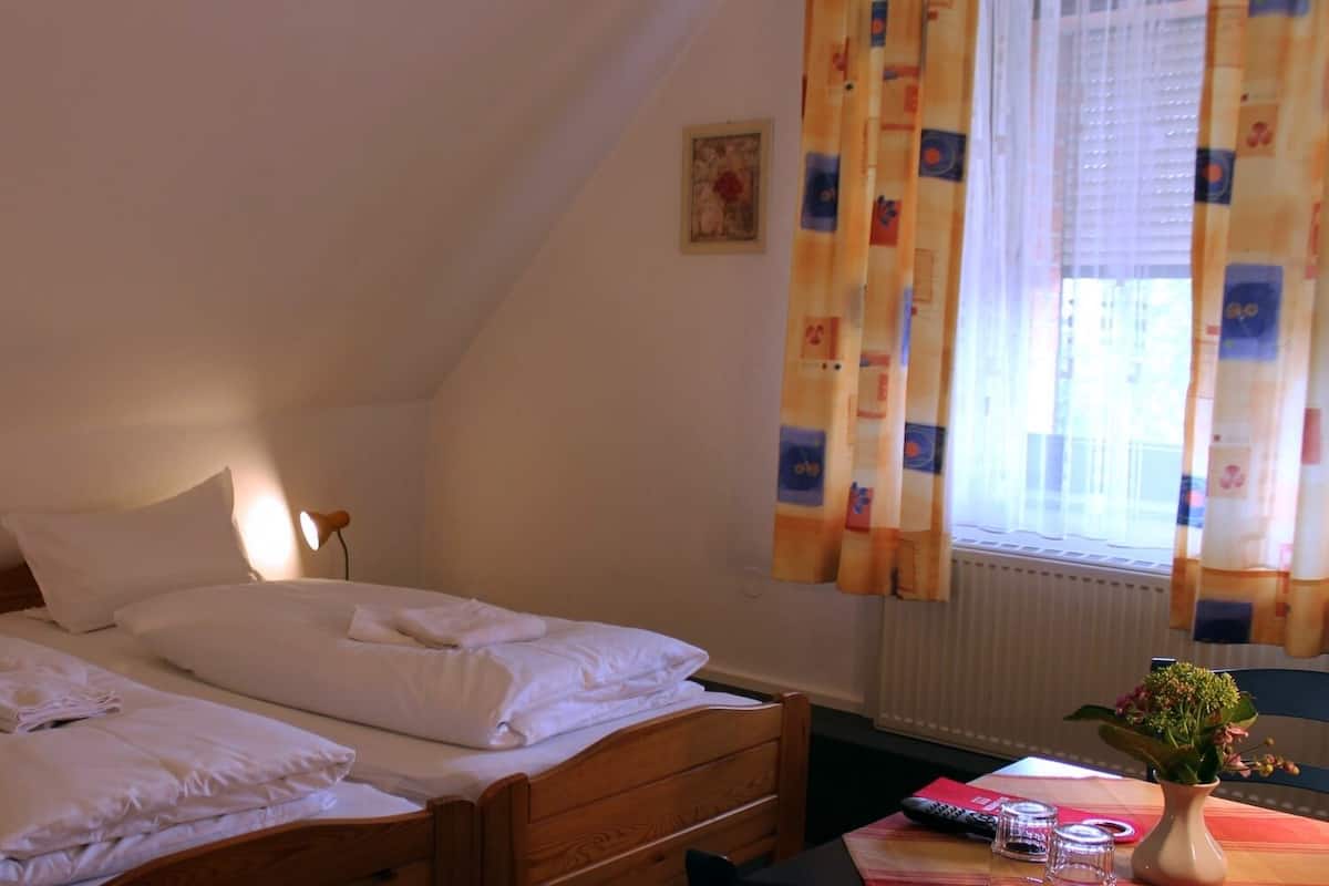 double room, 2 single beds | desk, free wifi, bed sheets