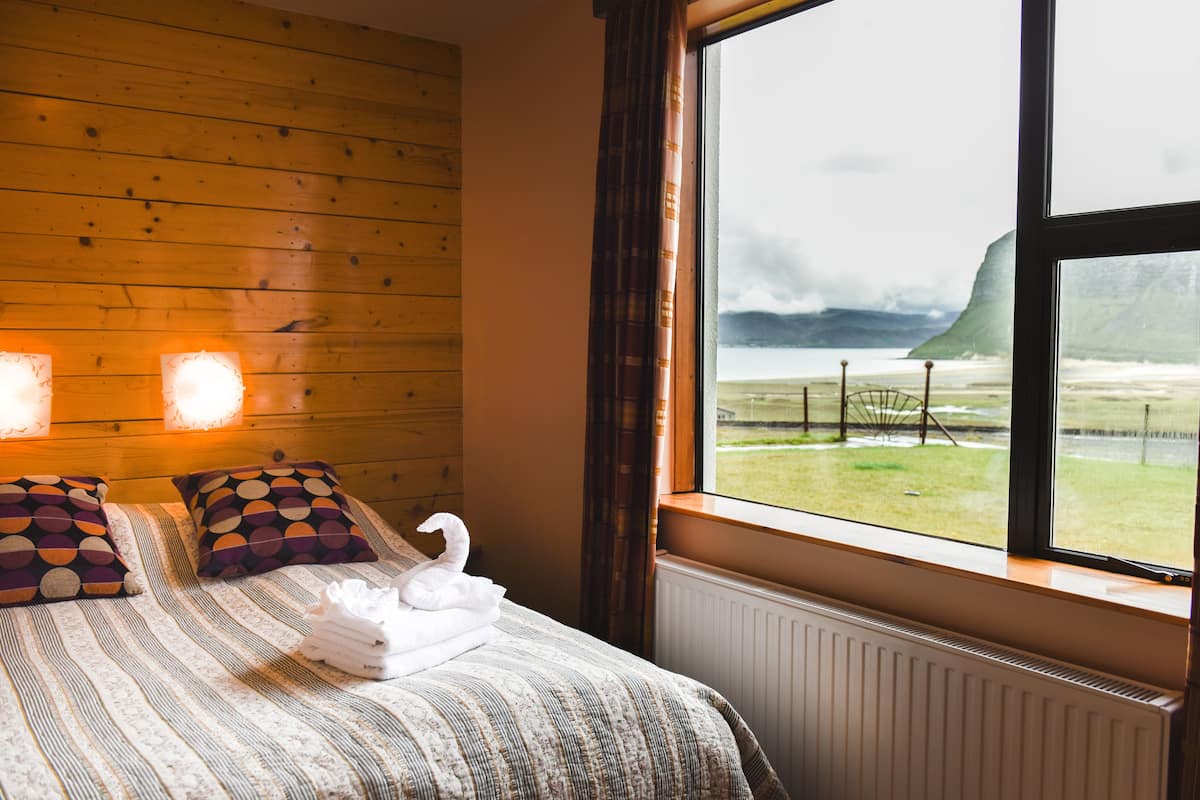 superior double room, private bathroom, sea view | 1 bedroom, blackout curtains, soundproofing, free wifi