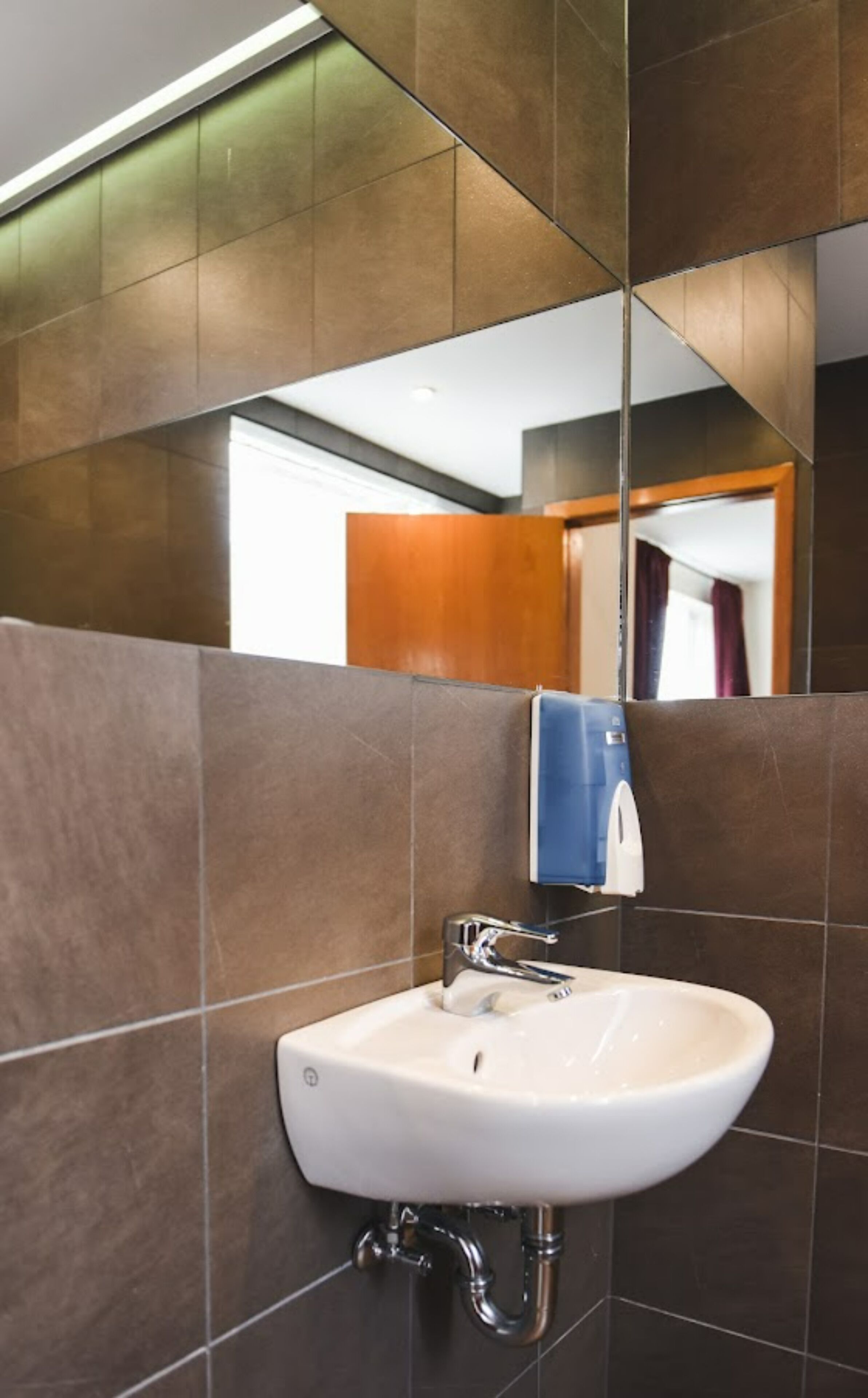 comfort double or twin room, private bathroom | bathroom | shower, free toiletries, hair dryer, towels