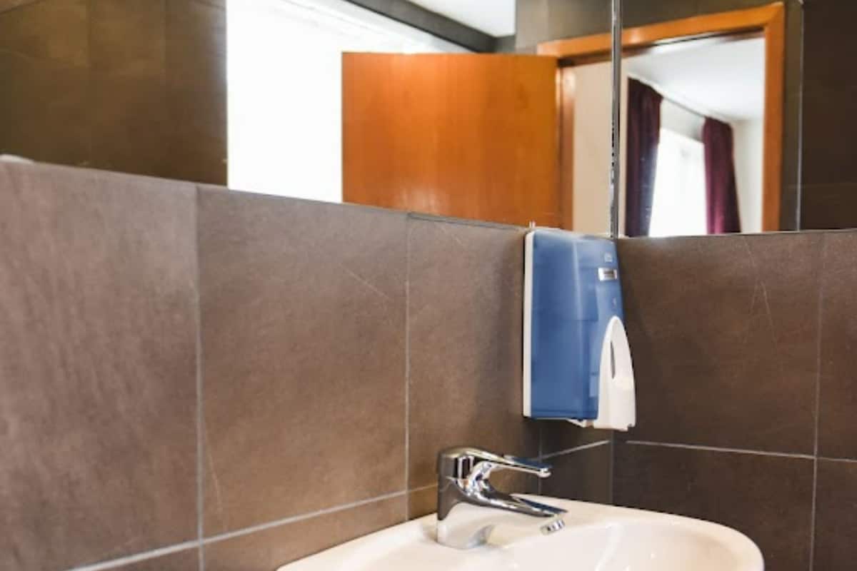comfort double or twin room, private bathroom | bathroom | shower, free toiletries, hair dryer, towels
