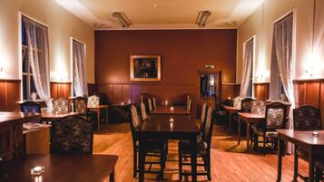 Lunch and dinner served