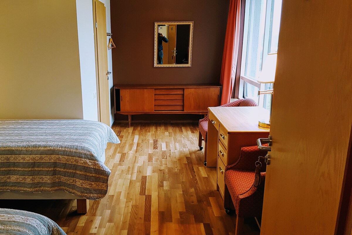 Comfort Twin Room, Private Bathroom | Blackout drapes, soundproofing, WiFi (free), bed sheets