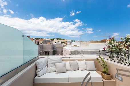 Suite, Balcony, City View (King) | Balcony
