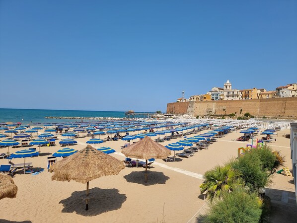 Utsikt mot strand/hav