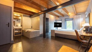 Caja de seguridad en la habitación y escritorio