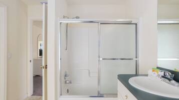 Hus | Badrum | Gratis toalettartiklar, hårtork och handdukar