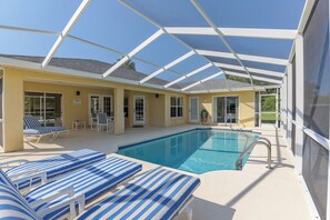 Outdoor pool - Villa Warren - Comfort - 4 Bedroom (Inverness)