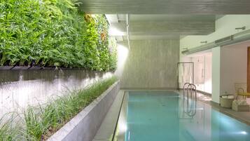 Hồ bơi trong nhà