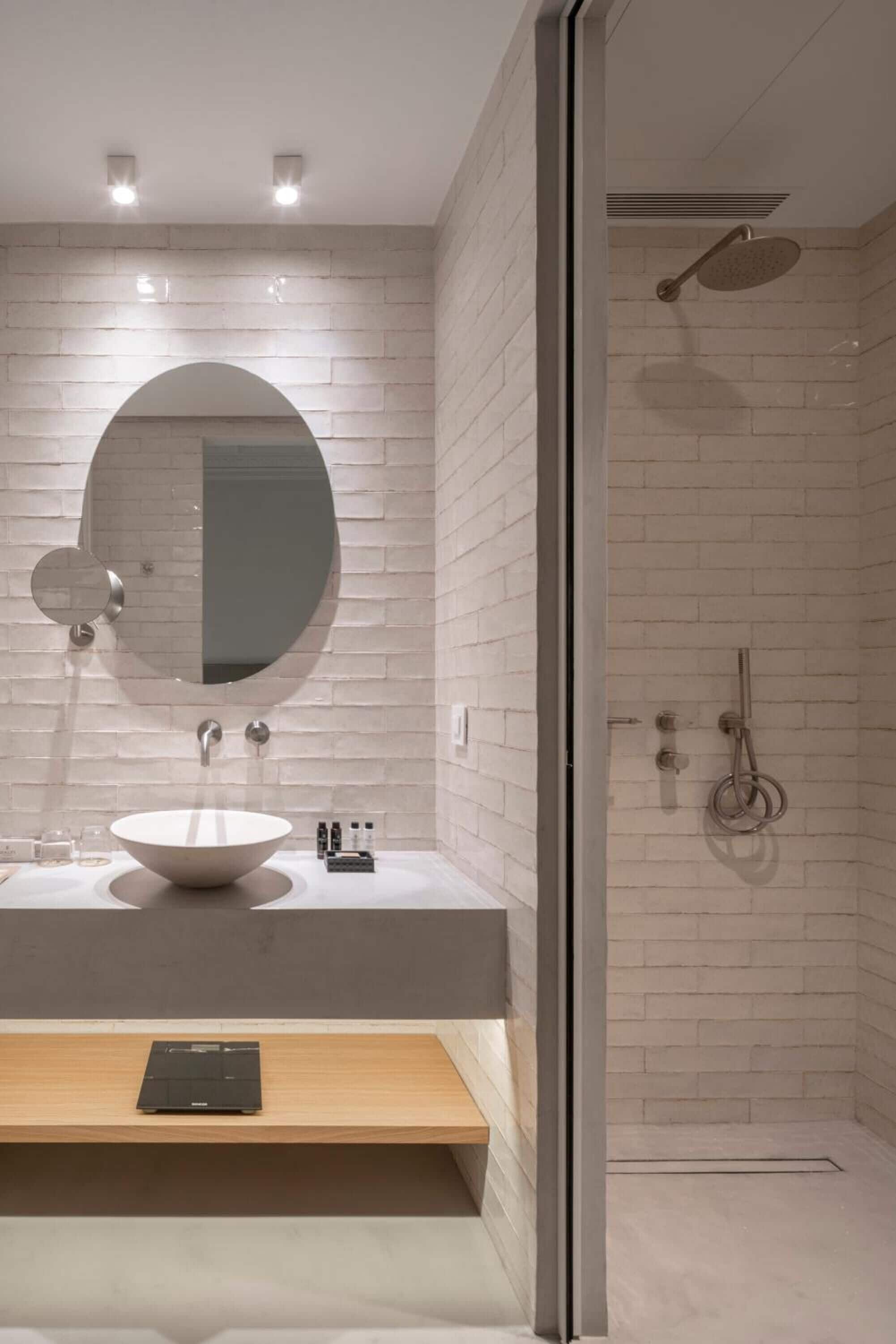 shower, rainfall showerhead, free toiletries, hair dryer