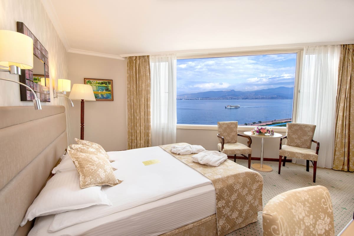 Suite Junior | 1 kamar tidur, seprai premium, minibar, dan brankas