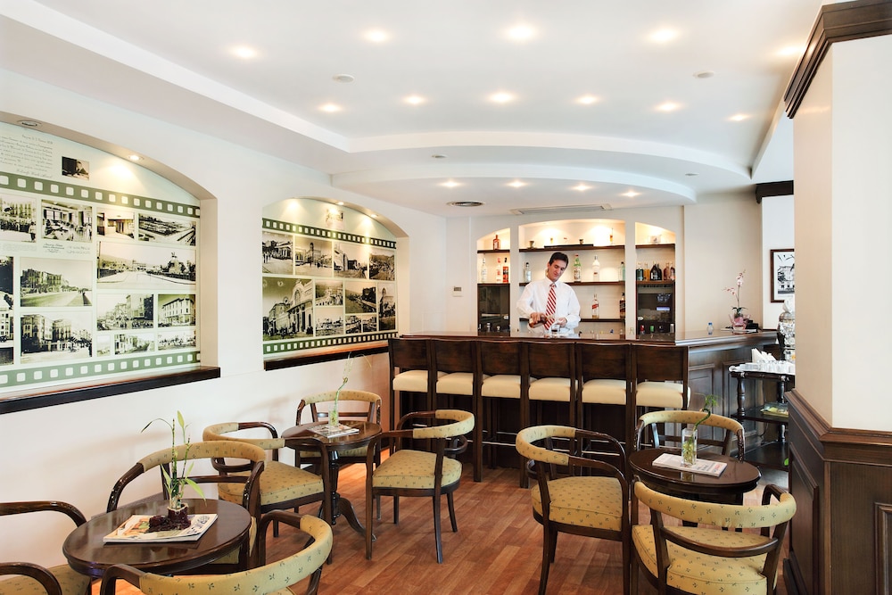 İzmir Palas Otel by null