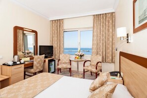 Premium bedding, down duvets, in-room safe, desk - Kilim Otel Izmir (Izmir)