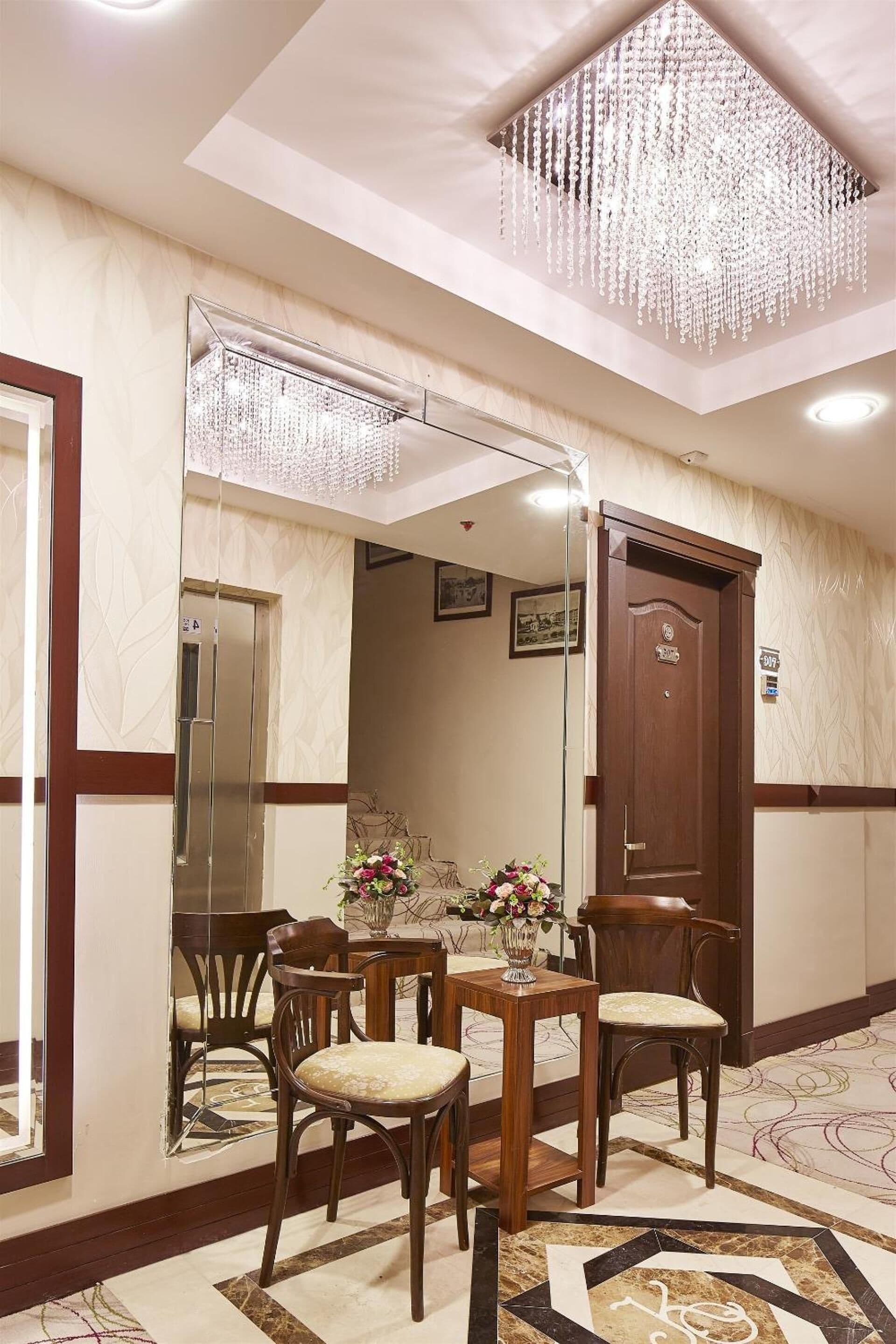 lunch and dinner served, seafood