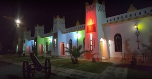 Façade de l’hébergement - soirée/nuit