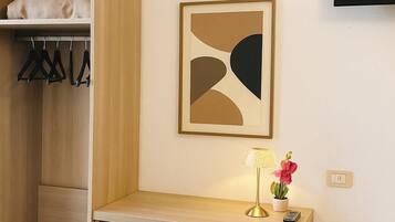 TV a schermo piatto 20 pollici con canali via cavo, TV