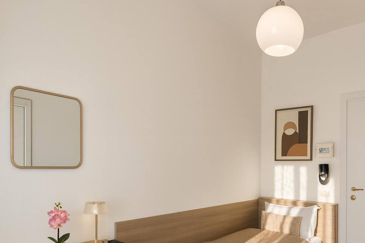 Single Room | In-room safe, iron/ironing board (on request), WiFi (free), bed sheets