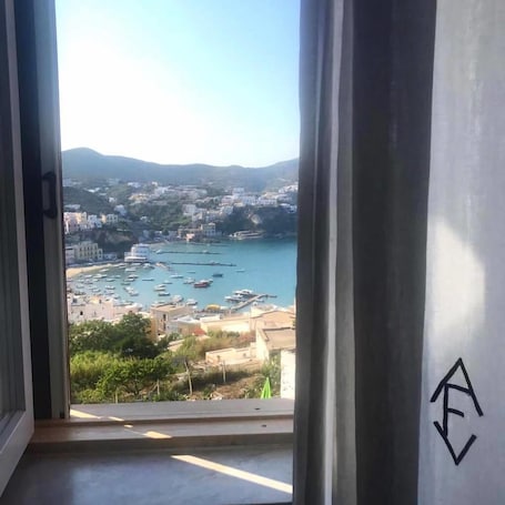 Vue de la chambre. Villa Laetitia