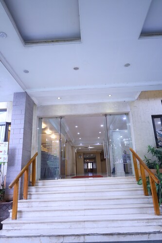 Hotel Surguru