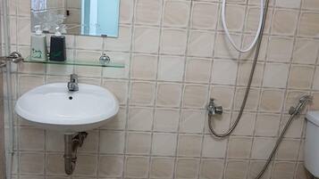 Kombinert dusj/badekar og hårføner