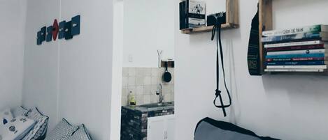 2 bedrooms, iron/ironing board, internet, bed sheets