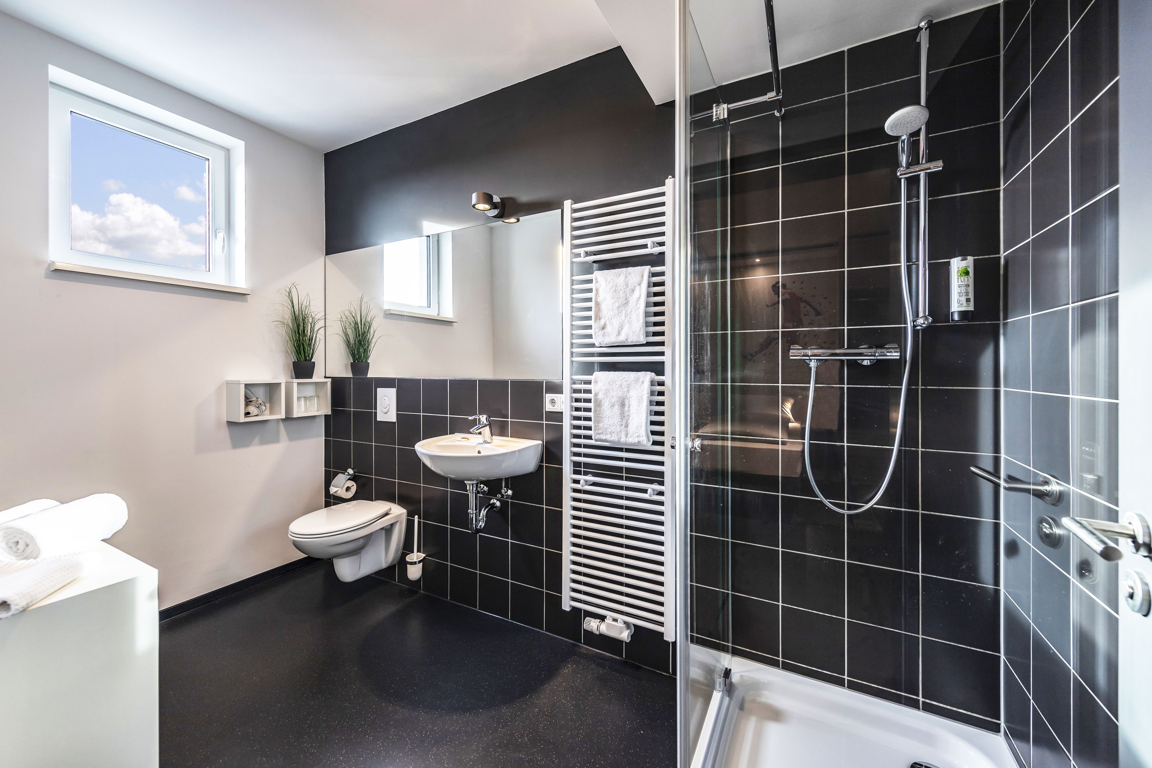 comfort double room | bathroom | shower, free toiletries, towels