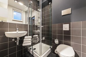 Standard Double Room | Bathroom - Hotel Athletik Kiel (Altenholz)