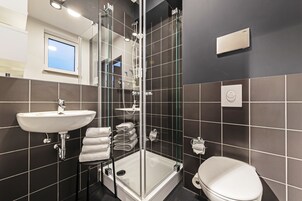 Ducha, artĂculos de tocador gratuitos, toallas