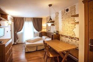 Coffres-forts dans les chambres, Wi-Fi gratuit, draps fournis