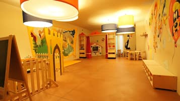Innen-Kinderspielplatz