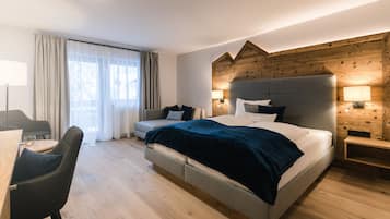 Comfort Triple Room, Non Smoking | Premium bedding, in-room safe, desk, blackout curtains