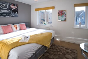 House, Private Bathroom (Bank Side House) | 1 bedroom - KVM - Jubilee Mansions 2 (Peterborough)