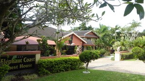 A well-maintained garden with a sign for 'Elephant Coast Best House'. - Elephant Coast Guest House (St. Lucia)