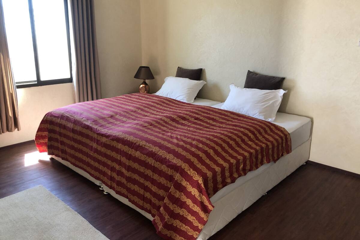 Eenvoudige bungalow, 1 slaapkamer | Verduisterende gordijnen, gratis wifi