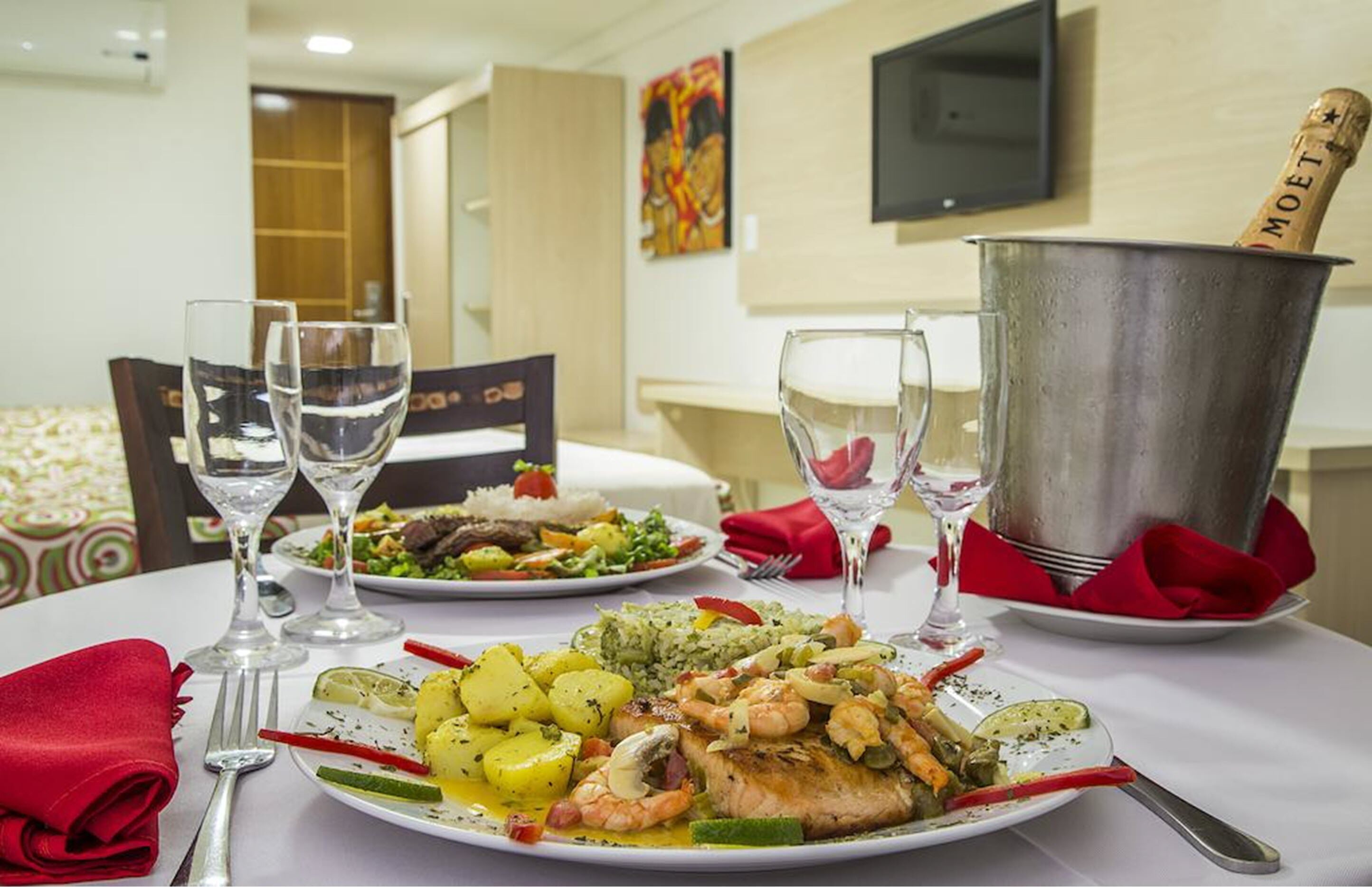 deluxe triple room, balcony | 1 bedroom, minibar, in-room safe, desk