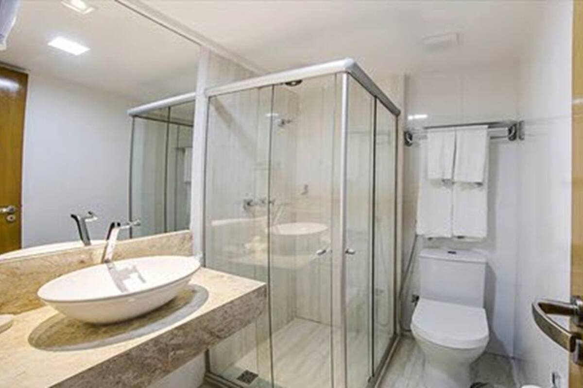 shower, free toiletries, hair dryer, bidet