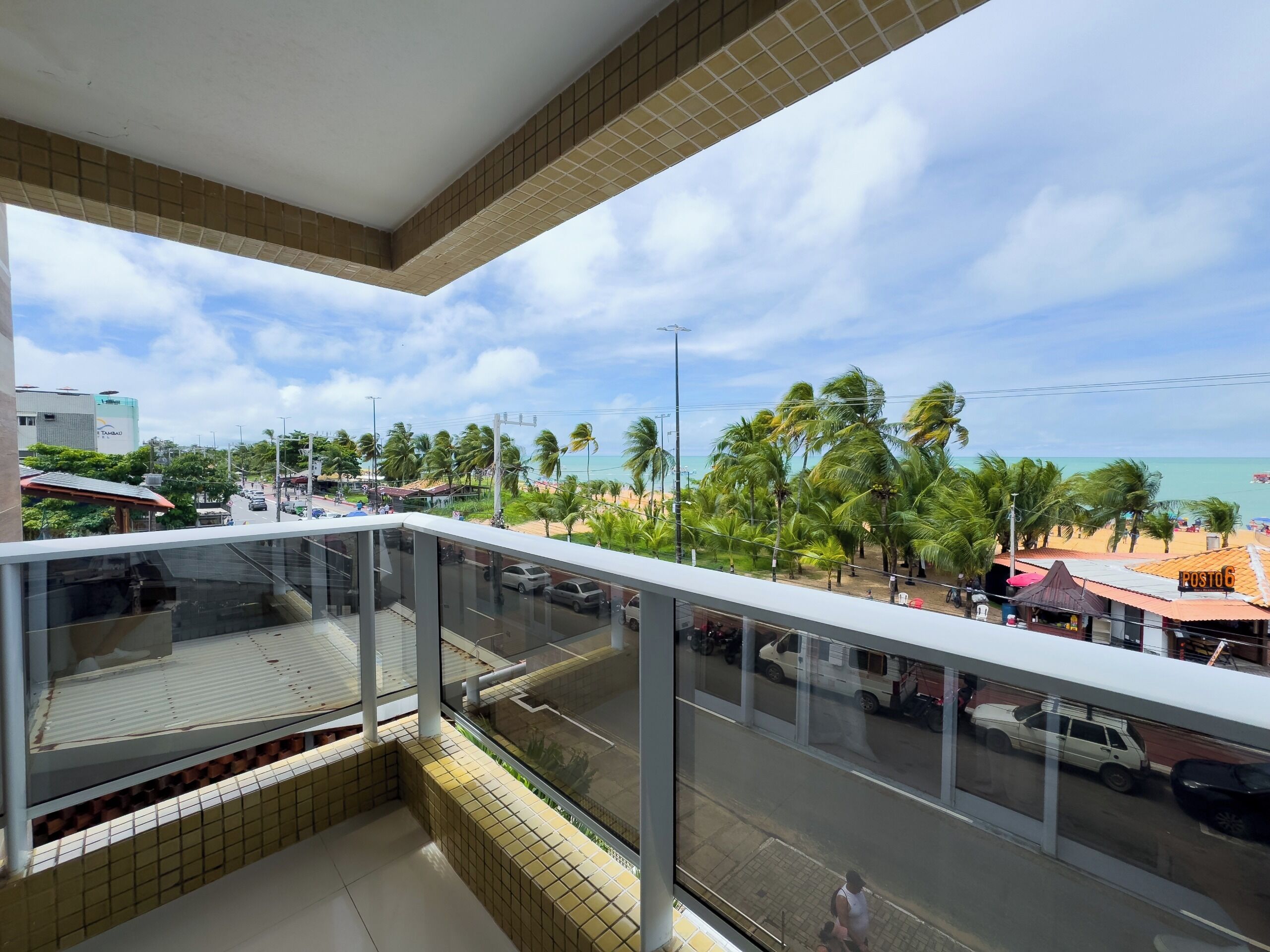 Habitación superior con 2 camas individuales, vistas al mar | Minibar, caja fuerte, escritorio y cortinas opacas