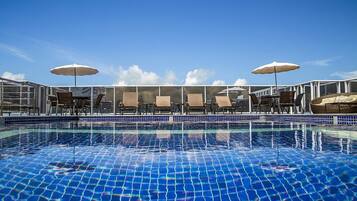 Outdoor pool, pool umbrellas, sun loungers