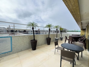 Outdoor pool, pool umbrellas, sun loungers