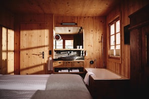 Luxury Chalet, Multiple Beds, Non Smoking (4 - 8 Adults,incl.120€ cleaning fee) | Deep-soaking bathtub