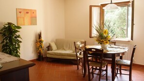 Fernseher, Tischtennisplatte