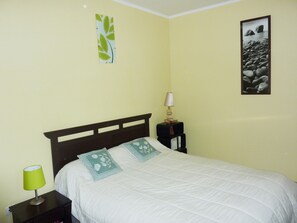 Bedroom - Relaxing Retreat in Saint-Pons (Saint Pons)